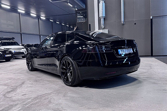Tesla Model S 4 of 18