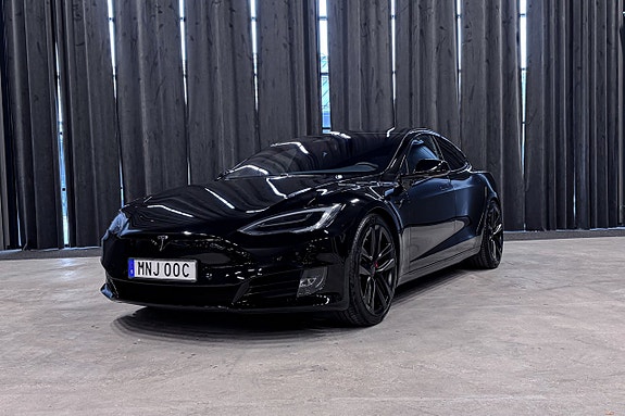 Tesla Model S 2 of 18