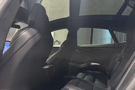 Tesla Model S 12 of 18