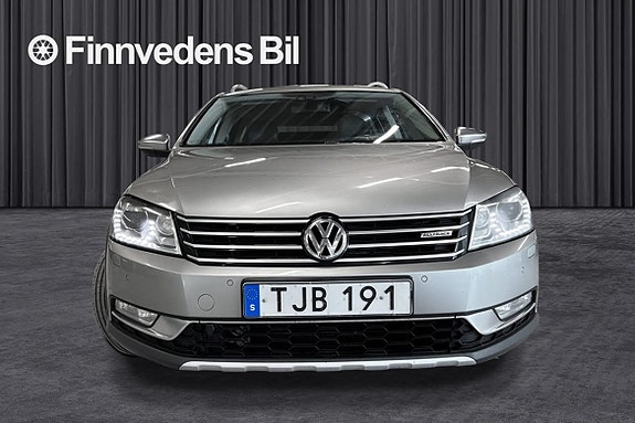 Volkswagen Passat Alltrack 3 of 16