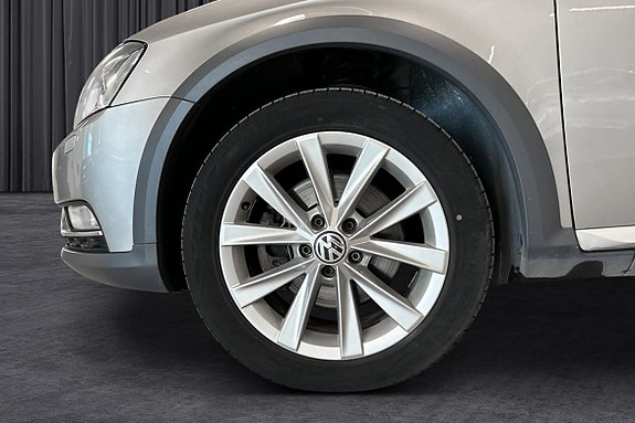 Volkswagen Passat Alltrack 5 of 16