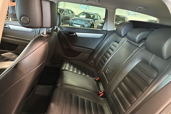 Volkswagen Passat Alltrack 12 of 16