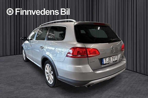Volkswagen Passat Alltrack 4 of 16