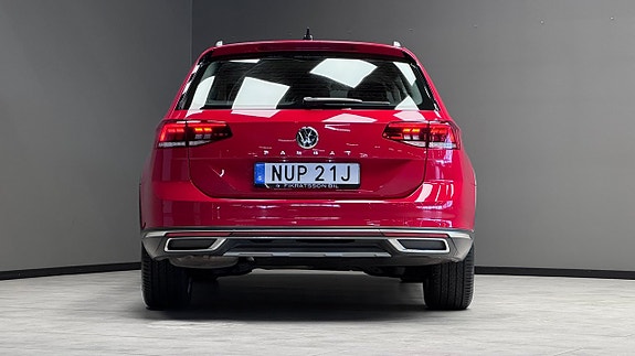 Volkswagen Passat Alltrack 10 of 11