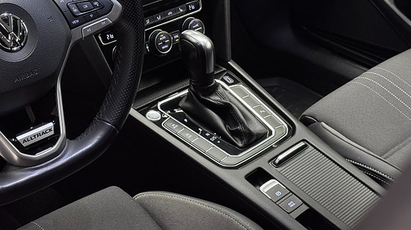 Volkswagen Passat Alltrack 9 of 21