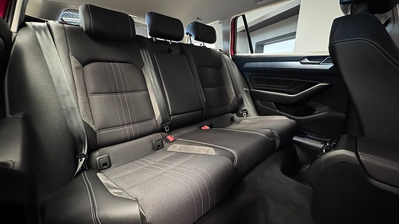 Volkswagen Passat Alltrack 8 of 21