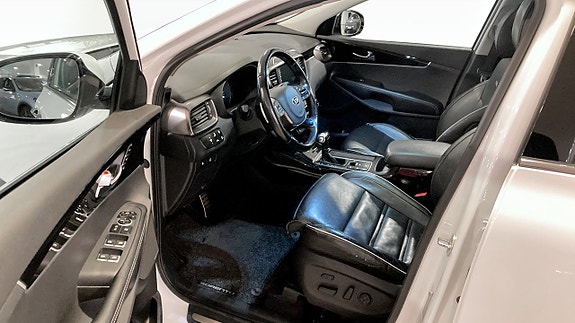 Kia Sorento 4 of 12