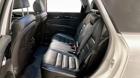 Kia Sorento 5 of 12