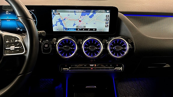 Mercedes-Benz EQA300 12 of 18