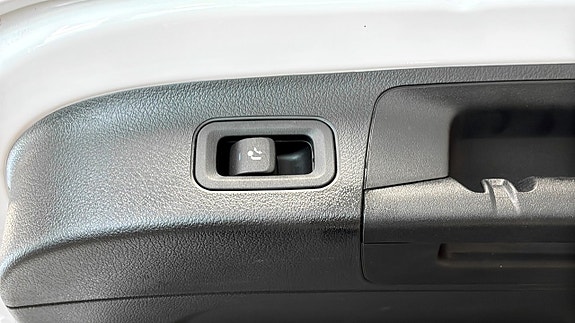Mercedes-Benz EQA300 14 of 18