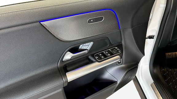 Mercedes-Benz EQA300 11 of 18