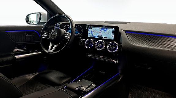 Mercedes-Benz EQA300 3 of 18