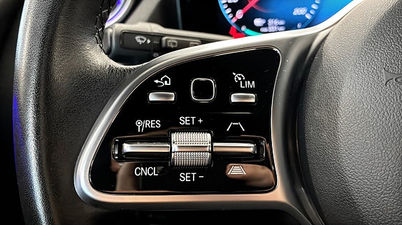 Mercedes-Benz EQA300 17 of 18