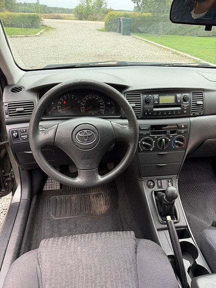 Toyota Corolla 11 of 16