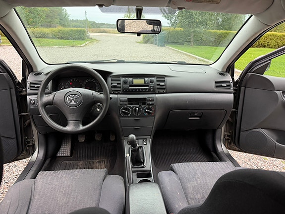 Toyota Corolla 10 of 16