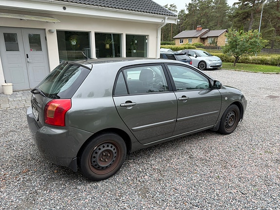 Toyota Corolla 4 of 16