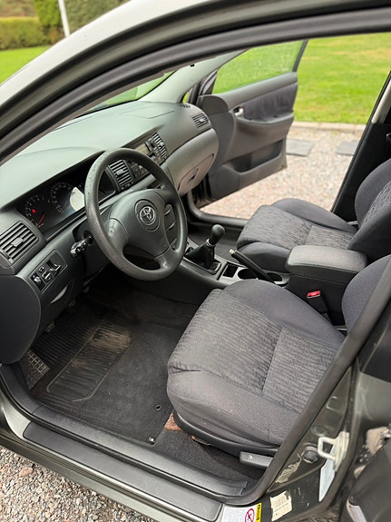 Toyota Corolla 9 of 16