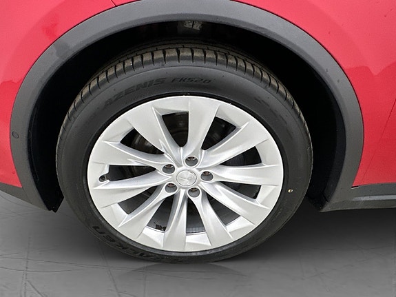 Tesla Model X 27 of 30