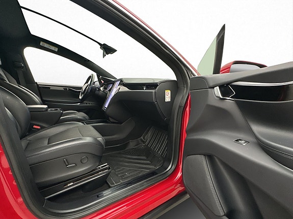 Tesla Model X 24 of 30