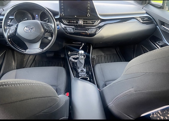Toyota C-HR 5 of 5
