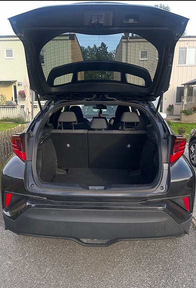 Toyota C-HR 3 of 5