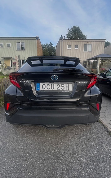 Toyota C-HR 2 of 5