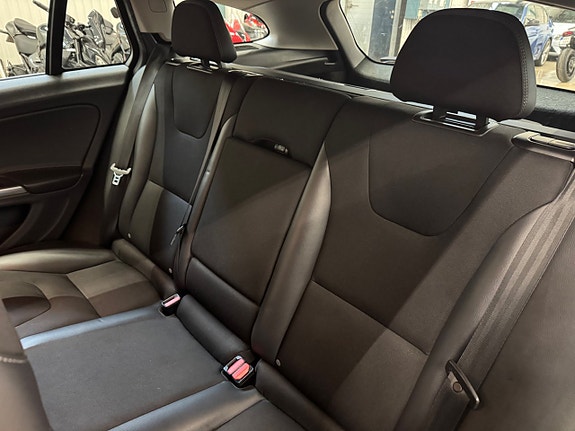 Volvo V60 11 of 16