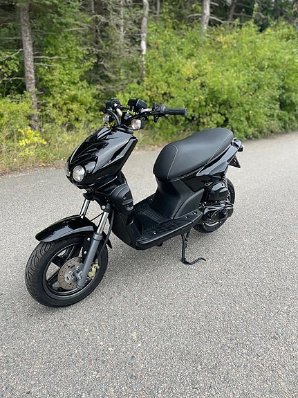 Yamaha Slider 5 of 5