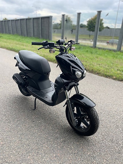 Yamaha Slider 4 of 5