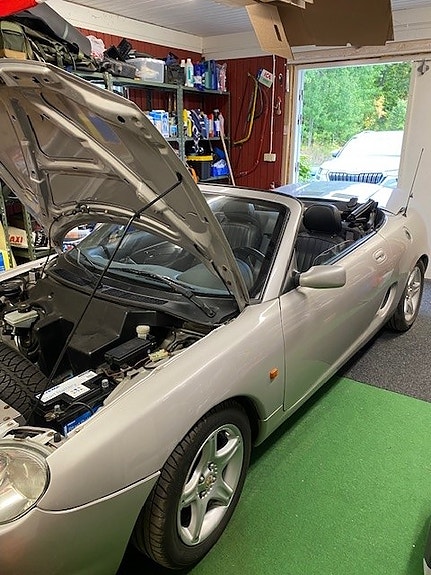 MG F 2 of 6