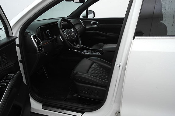 Kia Sorento 18 of 28