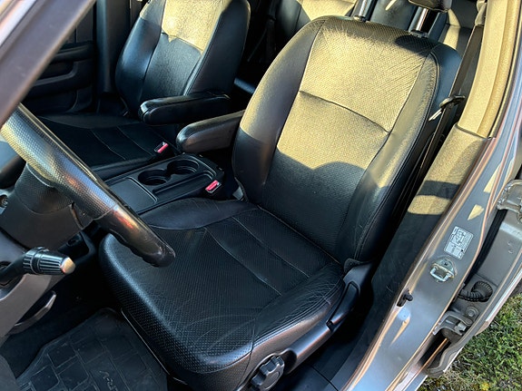 Honda CR-V 3 of 9