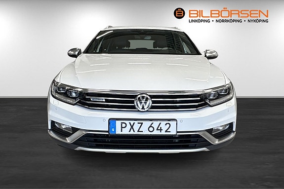 Volkswagen Passat Alltrack 2 of 20