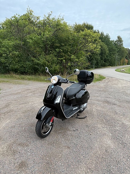 Piaggio Vespa GTS 300 5 of 5