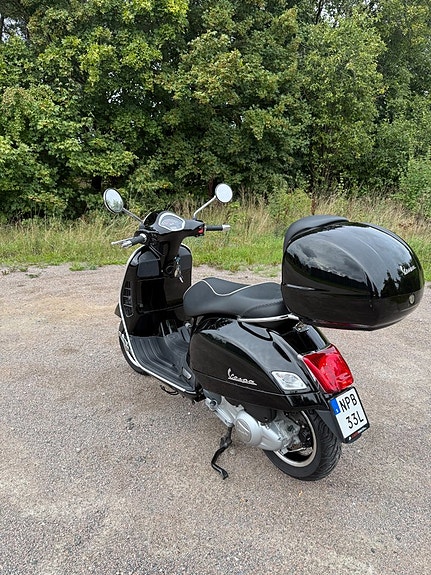 Piaggio Vespa GTS 300 3 of 5