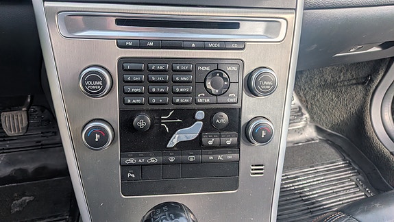 Volvo XC60 12 of 15