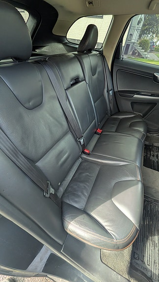 Volvo XC60 13 of 15