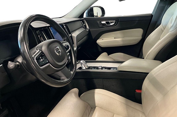Volvo XC60 10 of 30