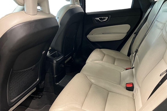 Volvo XC60 12 of 30