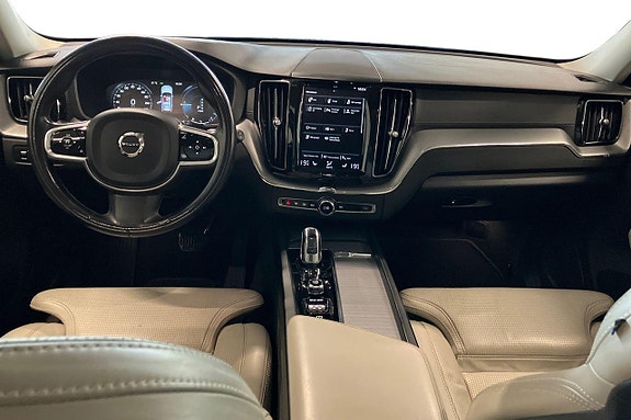 Volvo XC60 13 of 30