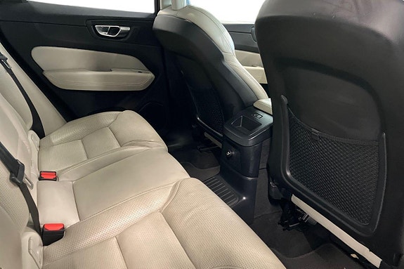 Volvo XC60 11 of 30
