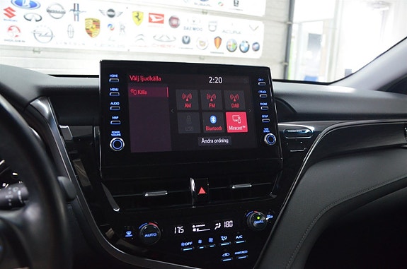 Toyota Camry 13 of 18