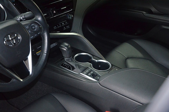 Toyota Camry 6 of 18