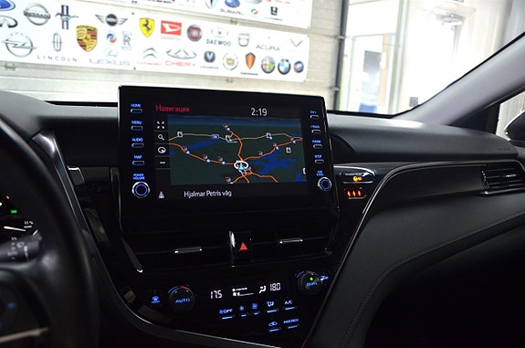 Toyota Camry 12 of 18