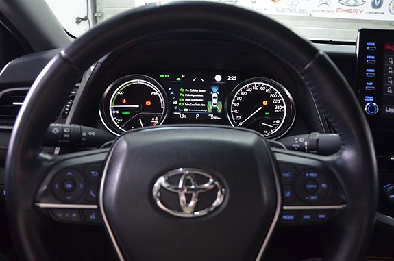 Toyota Camry 15 of 18