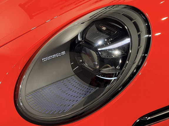 Porsche 911 Carrera 4 GTS 16 of 30
