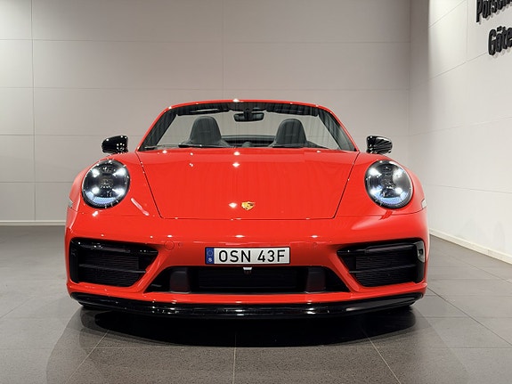 Porsche 911 Carrera 4 GTS 3 of 30