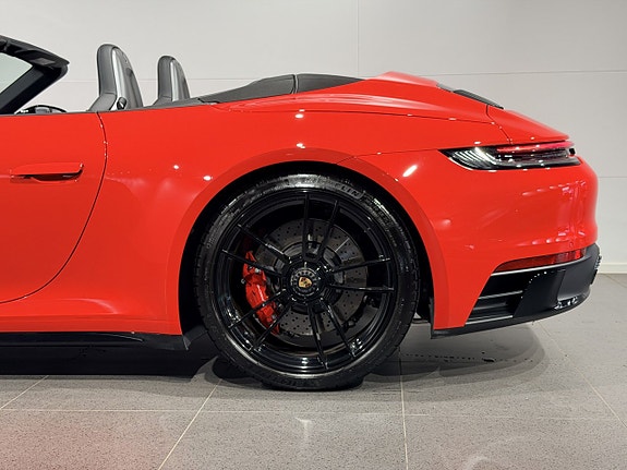 Porsche 911 Carrera 4 GTS 21 of 30