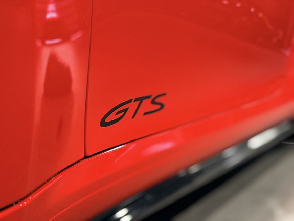 Porsche 911 Carrera 4 GTS 17 of 30