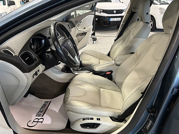 Volvo V40 13 of 26